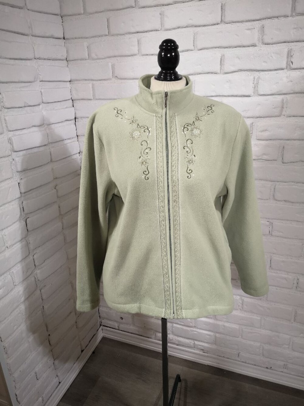 Tradition Country Collection Ladies Size Large Green w/ Embroidery Fleece Jacket